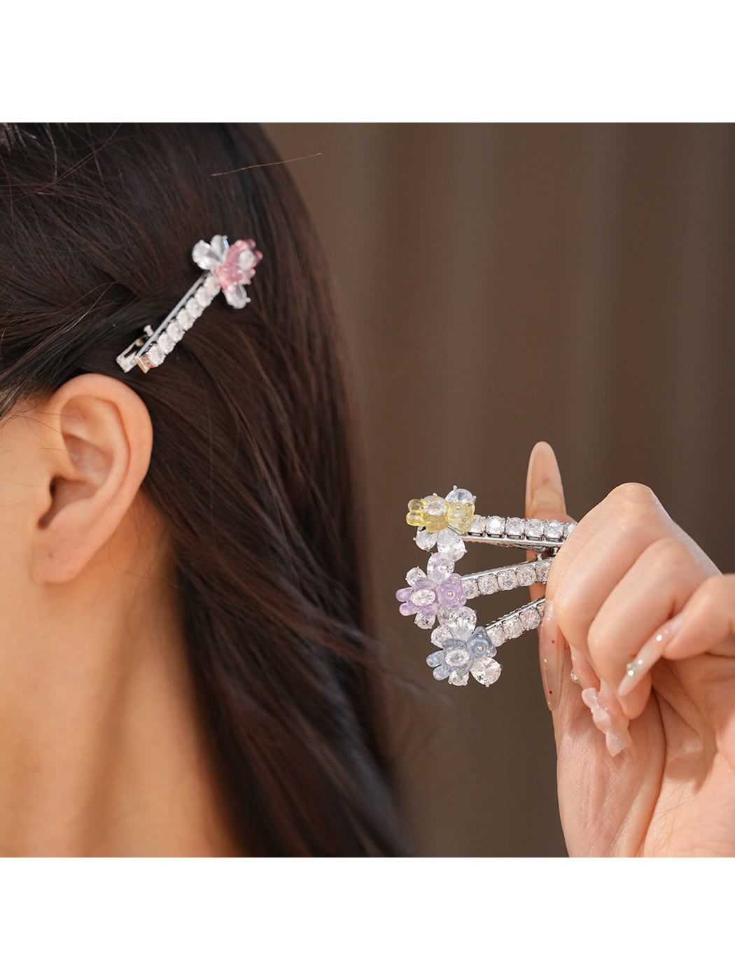 Beau - Butterfly Detail Bear Accent Duckbill Hair Clip