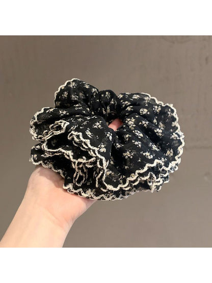 Gifty - Vintage Ruched Lace Scrunchie
