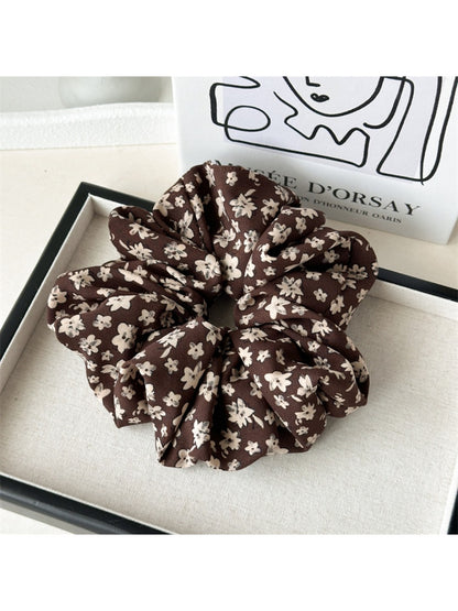 Gifty - Elegant Floral Pattern Scrunchie