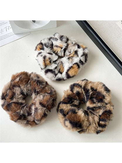 Gifty - Plush Scrunchie Hair Tie