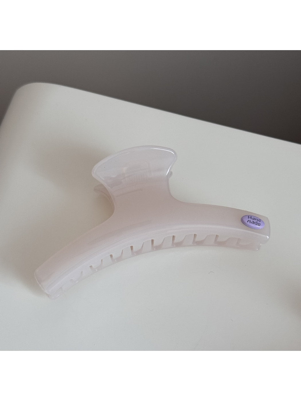 Beau - Curved Straight Bar Design Claw Clip