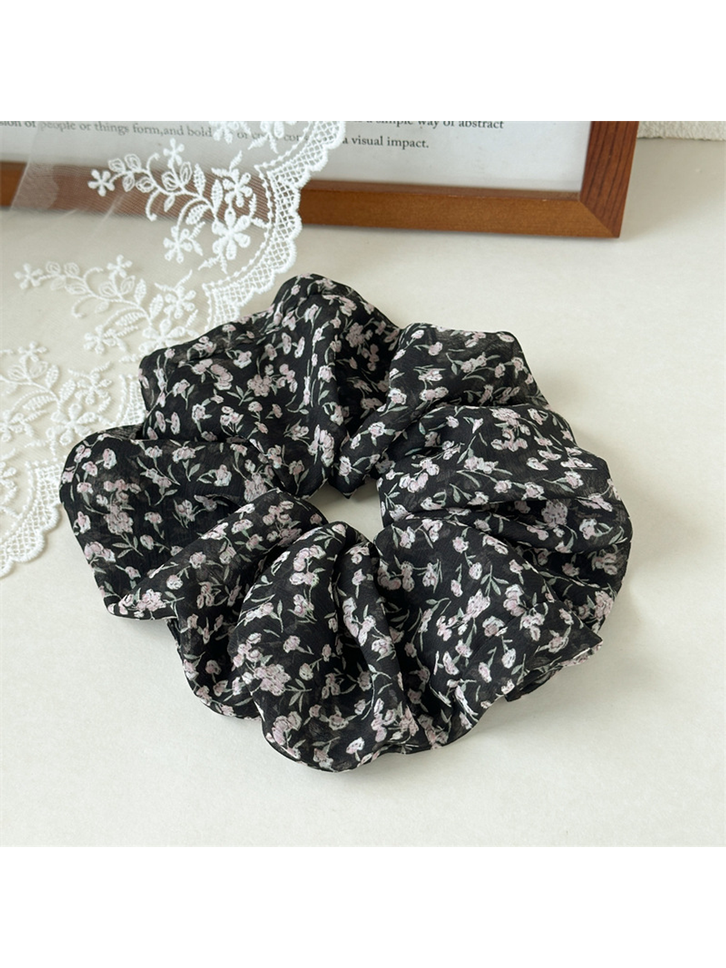 Gifty - Oversized Floral Print Fabric Scrunchie
