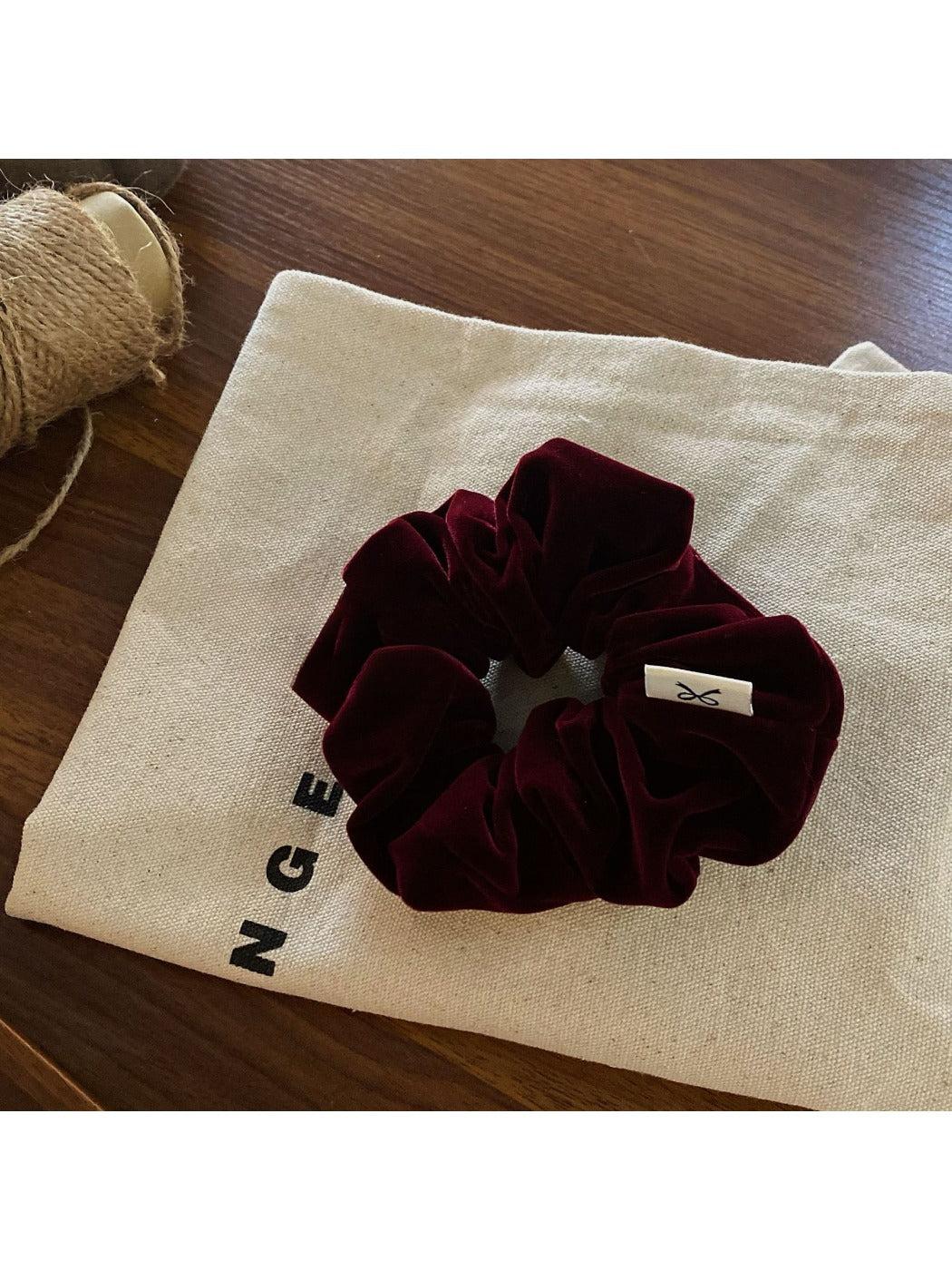 Gifty - Velvet Scrunchie Hair Tie