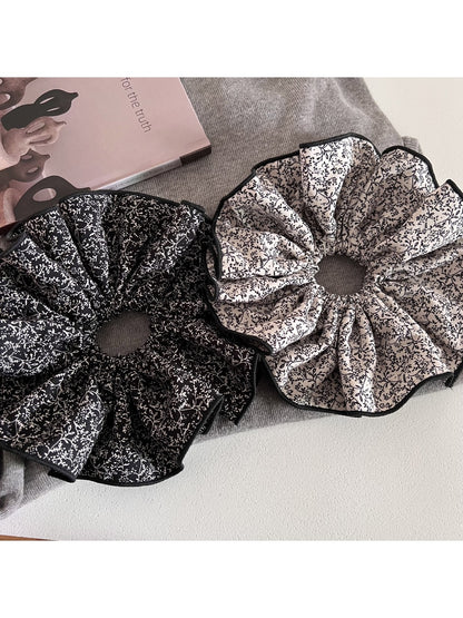 Gifty - Elegant Vintage Floral Hair Scrunchie