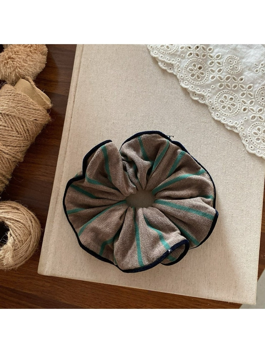 Gifty - Elegant Lazy Style Striped Scrunchie