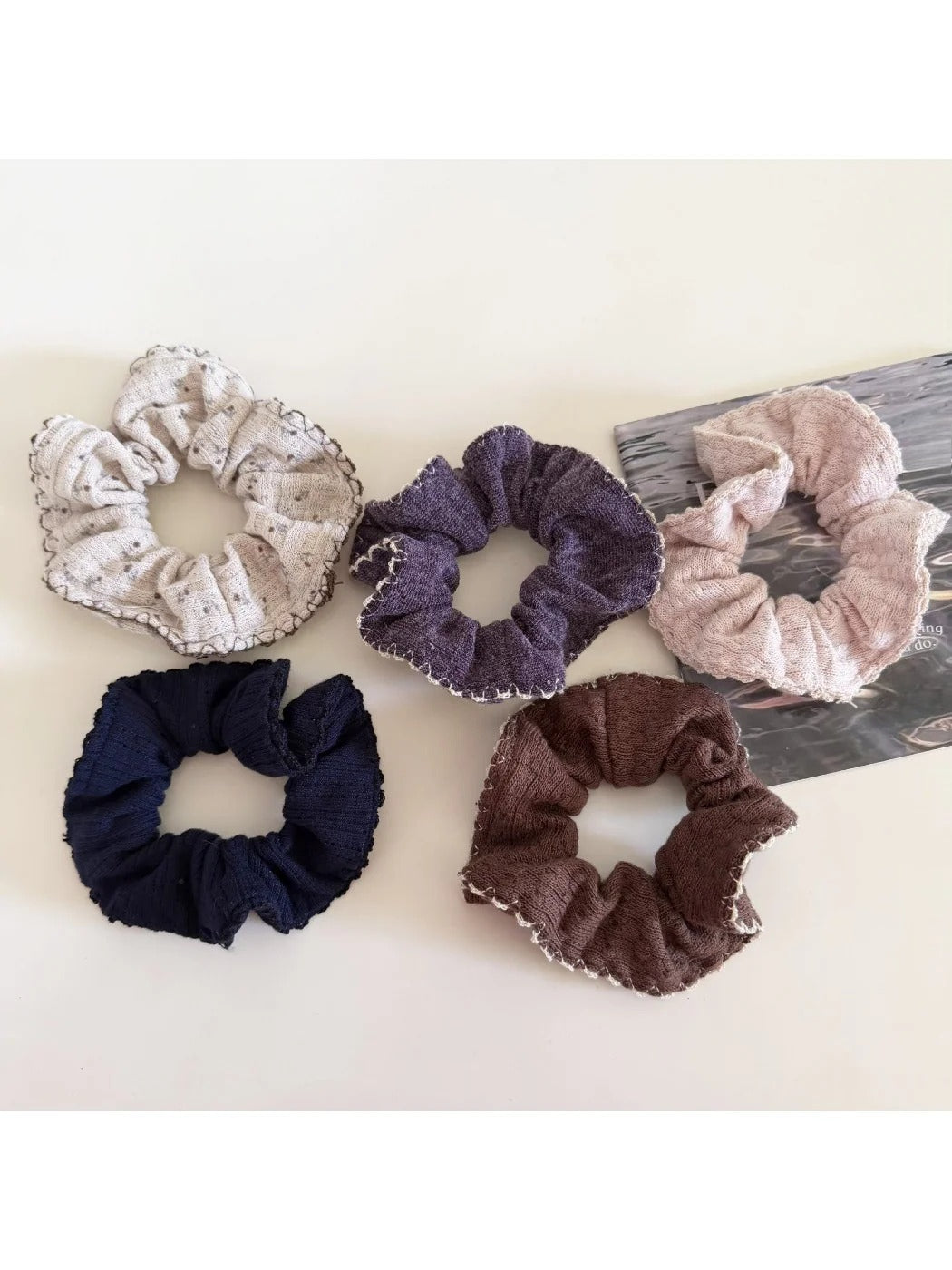 Gifty - Youthful Knotted Hair Scrunchie