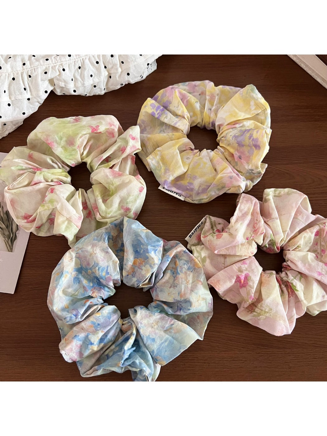 Gifty - Romantic Floral Spiral-Shaped Hair Tie