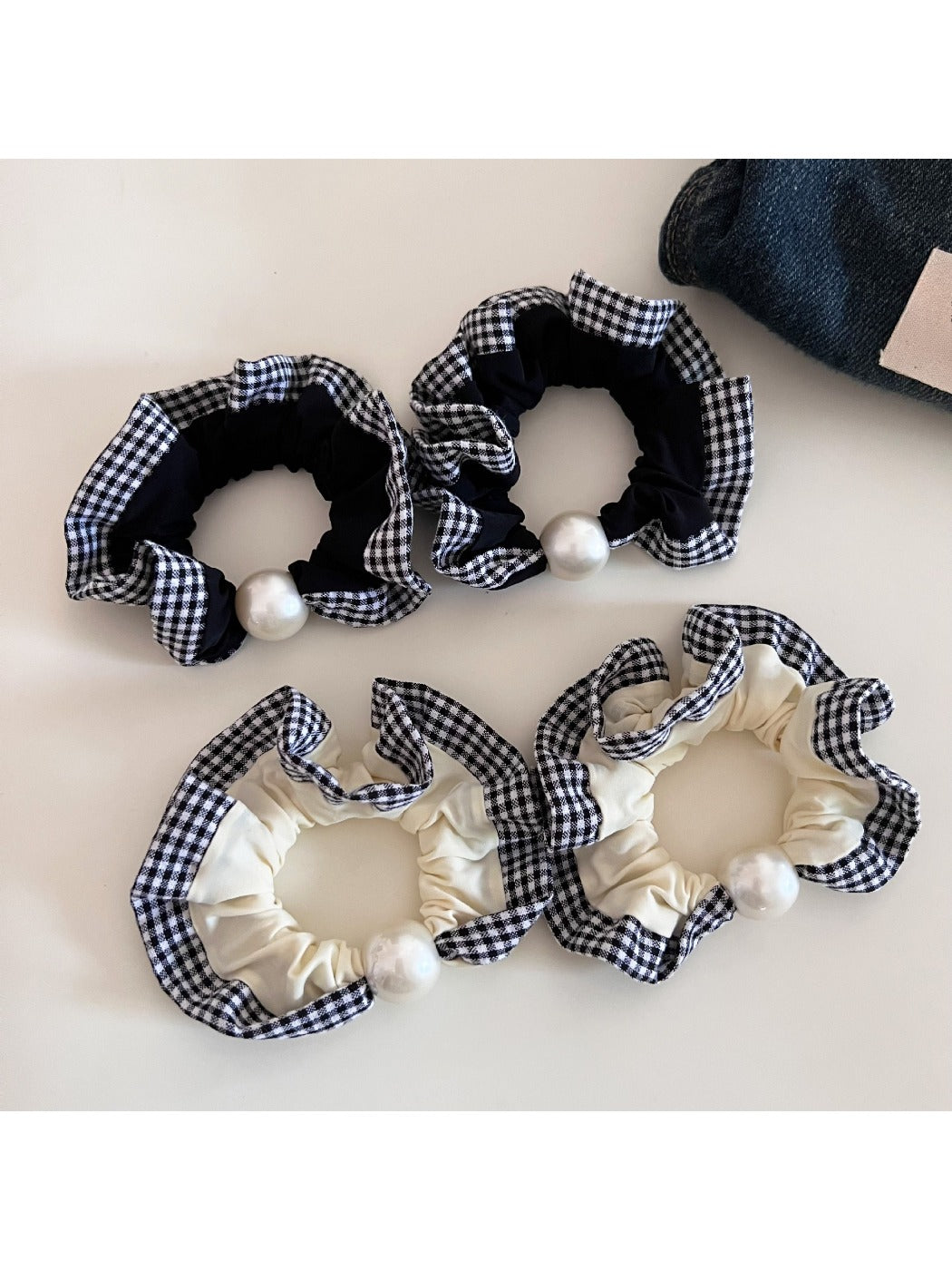 Gifty - Black and White Plaid Edge Hair Tie
