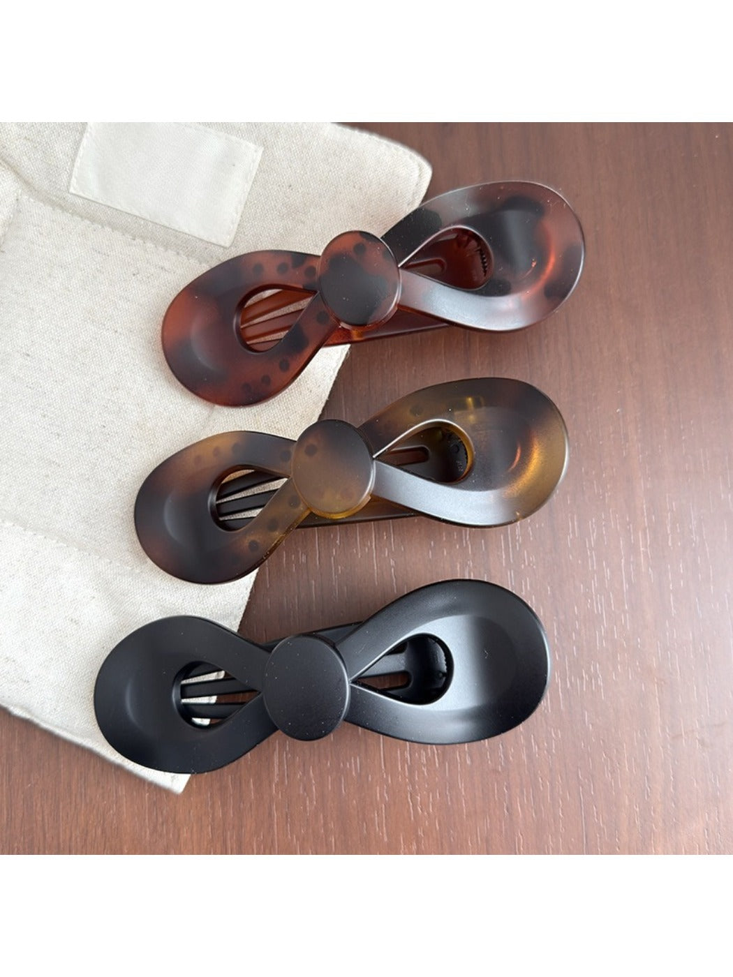Beau - Vintage Flat Bow Hair Claw Clip