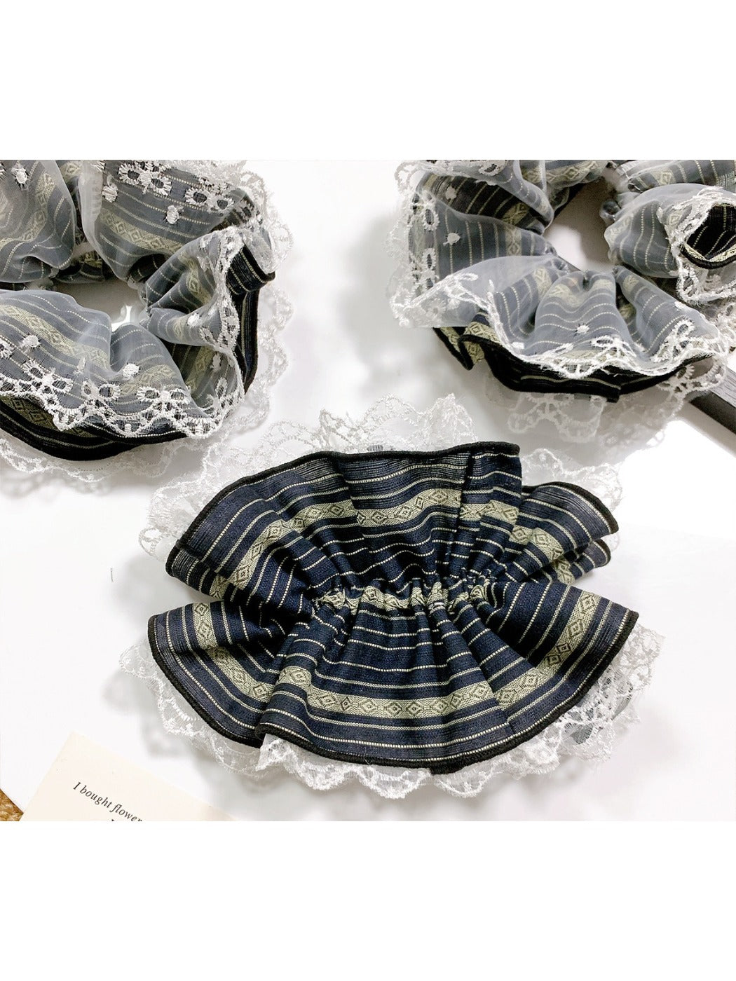 Gifty - Lace Trim Checkered Scrunchie for Women