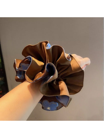 Gifty - Vintage Contrast Print Scrunchie