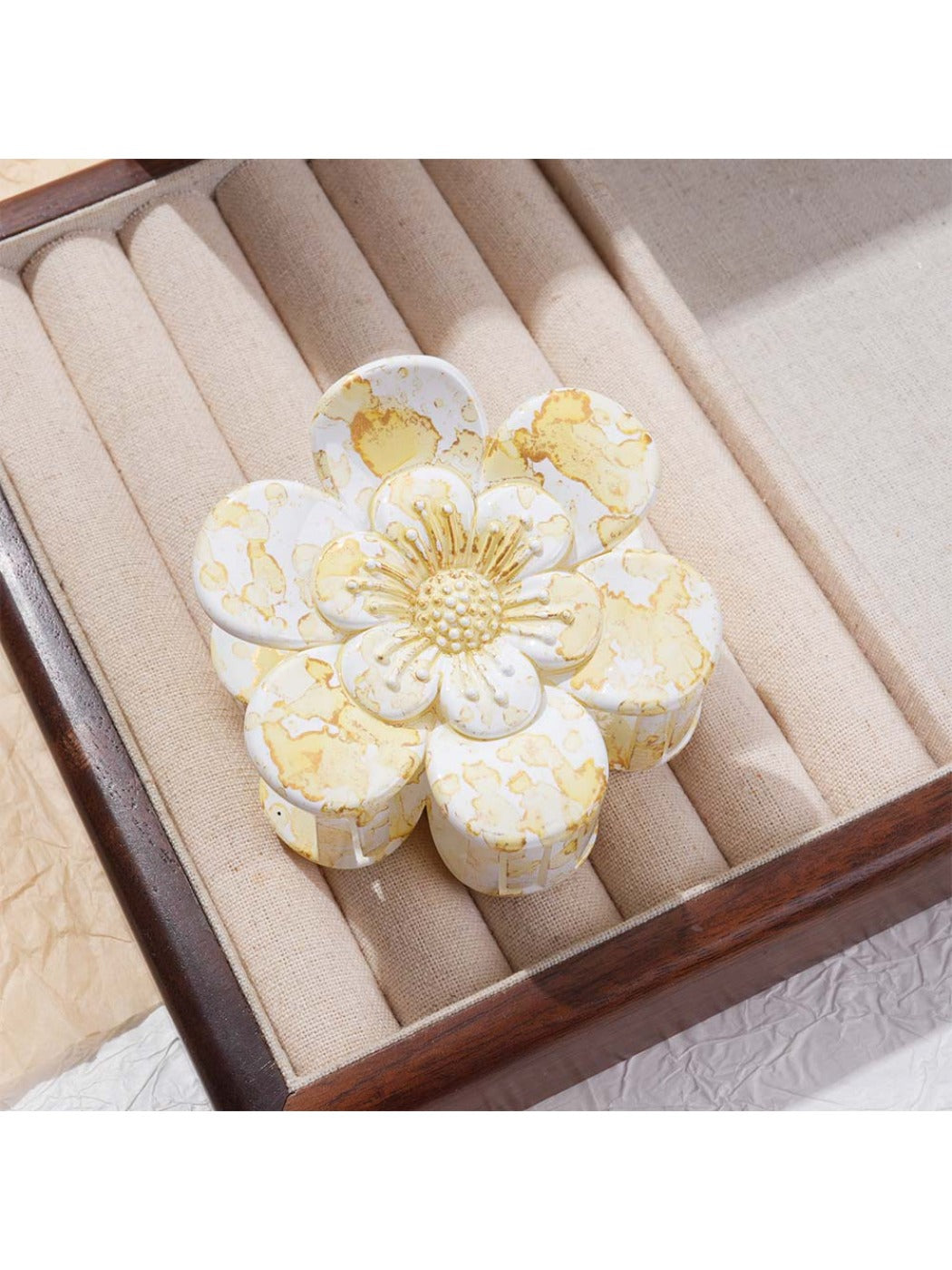 Beau - Six-Petal Floral Hair Clip
