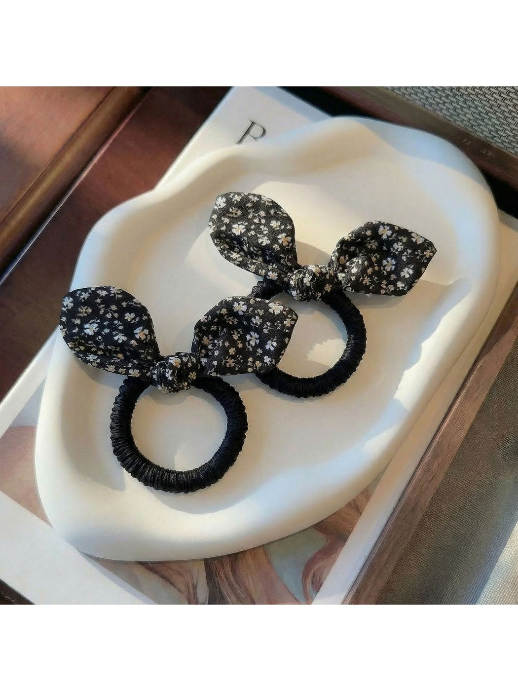 Gifty - Floral Bunny Ear Bow Detail Polyester Hair Tie