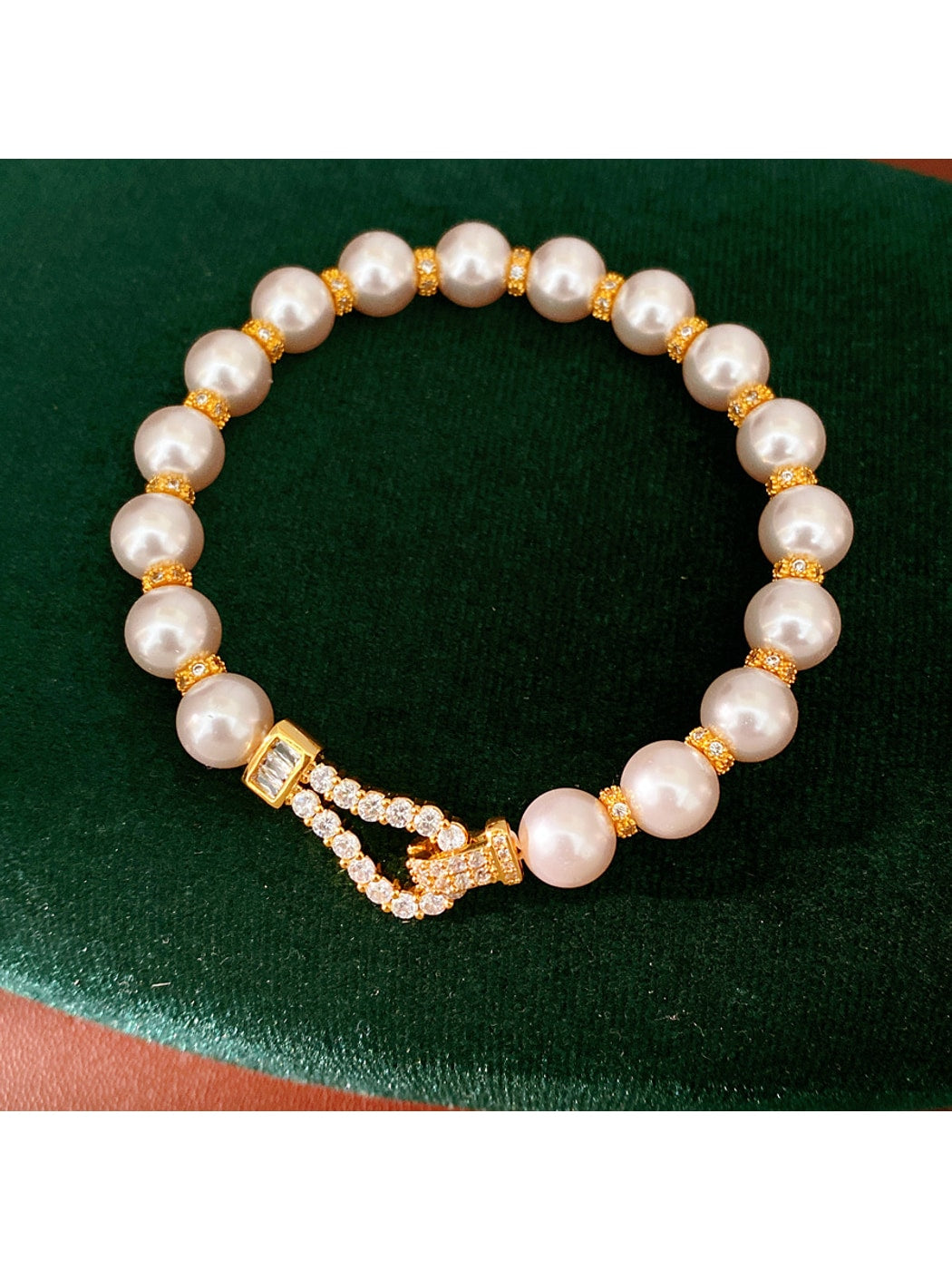 Lovra - Geometric Round Detail Beaded Fashion Bracelet