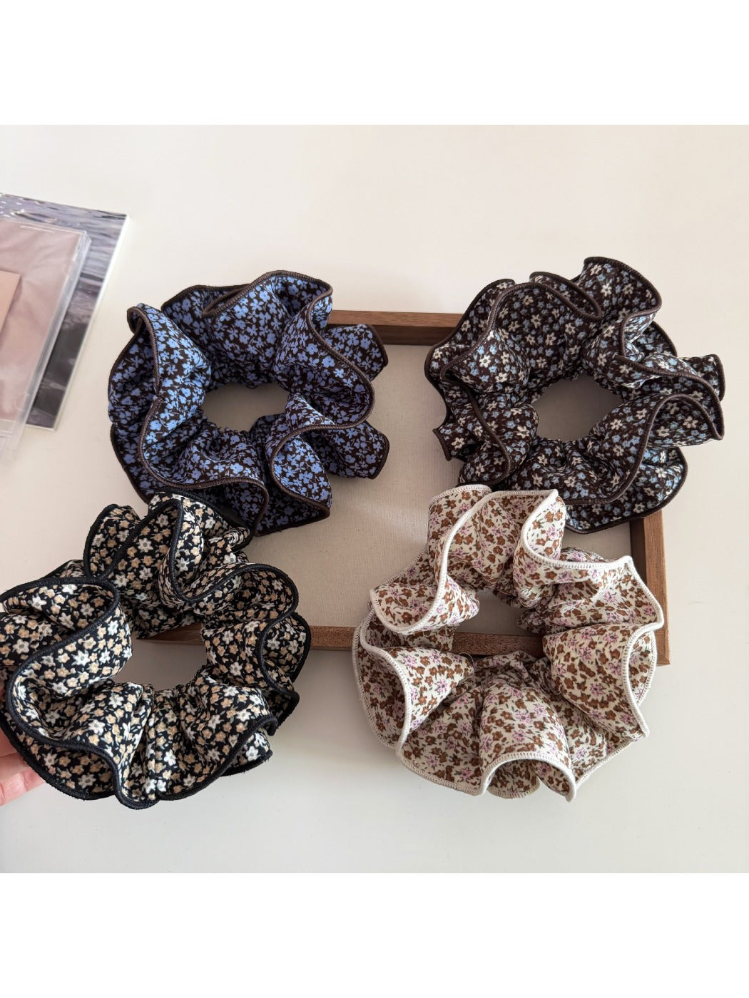 Gifty - Vintage Floral Ruffle Hair Scrunchie