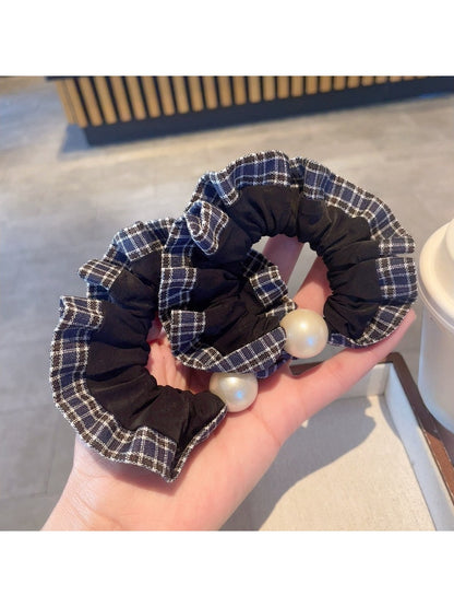Gifty - Vintage Tartan Ruffled Scrunchie