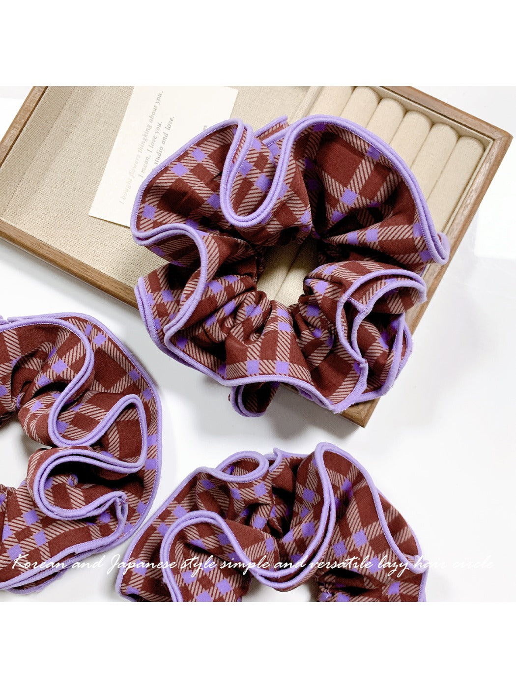 Gifty - Elegant Retro Plaid Scrunchie
