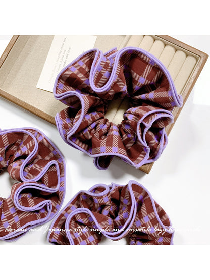 Gifty - Elegant Retro Plaid Scrunchie