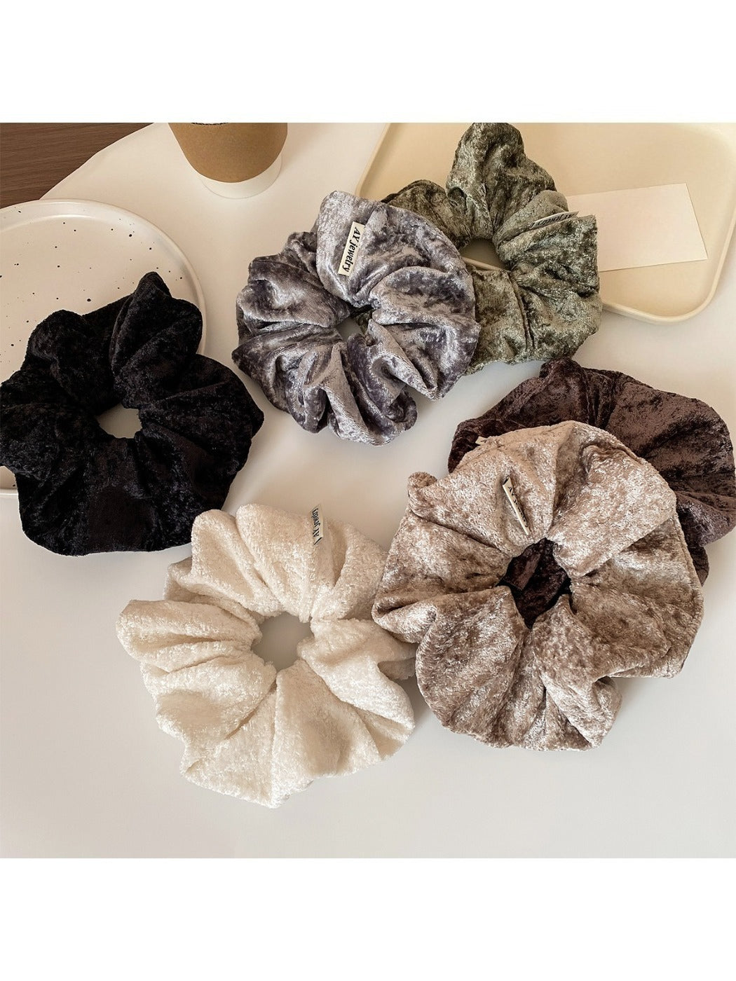 Gifty - Solid Color Plush Scrunchie