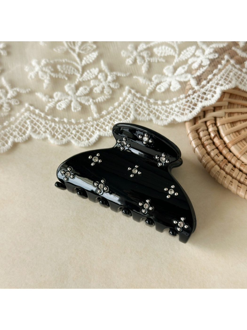 Beau - Floral Rhinestone Detail Plastic Claw Clip