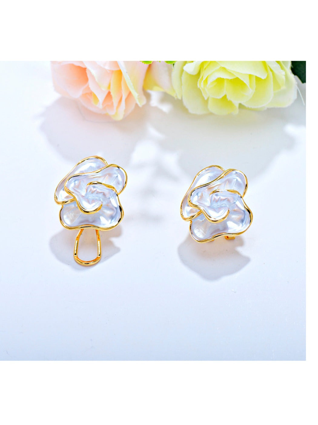 Earedge - Minimalist Camellia Shaped Earrings