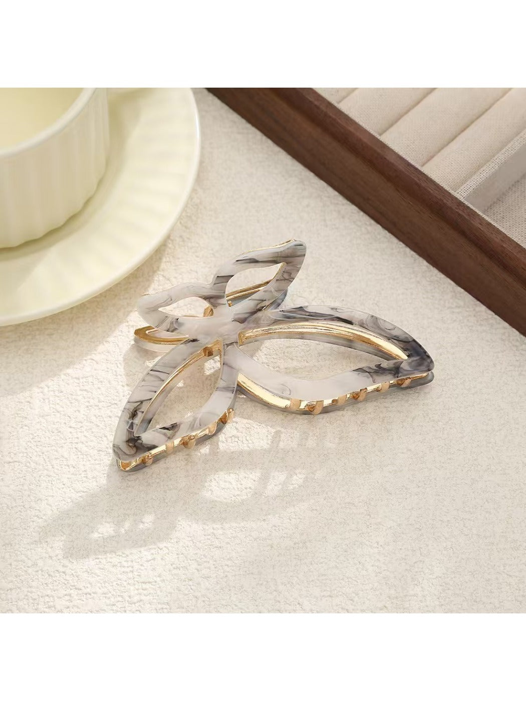Beau - Vintage Butterfly Shaped Acetate Hair Clip