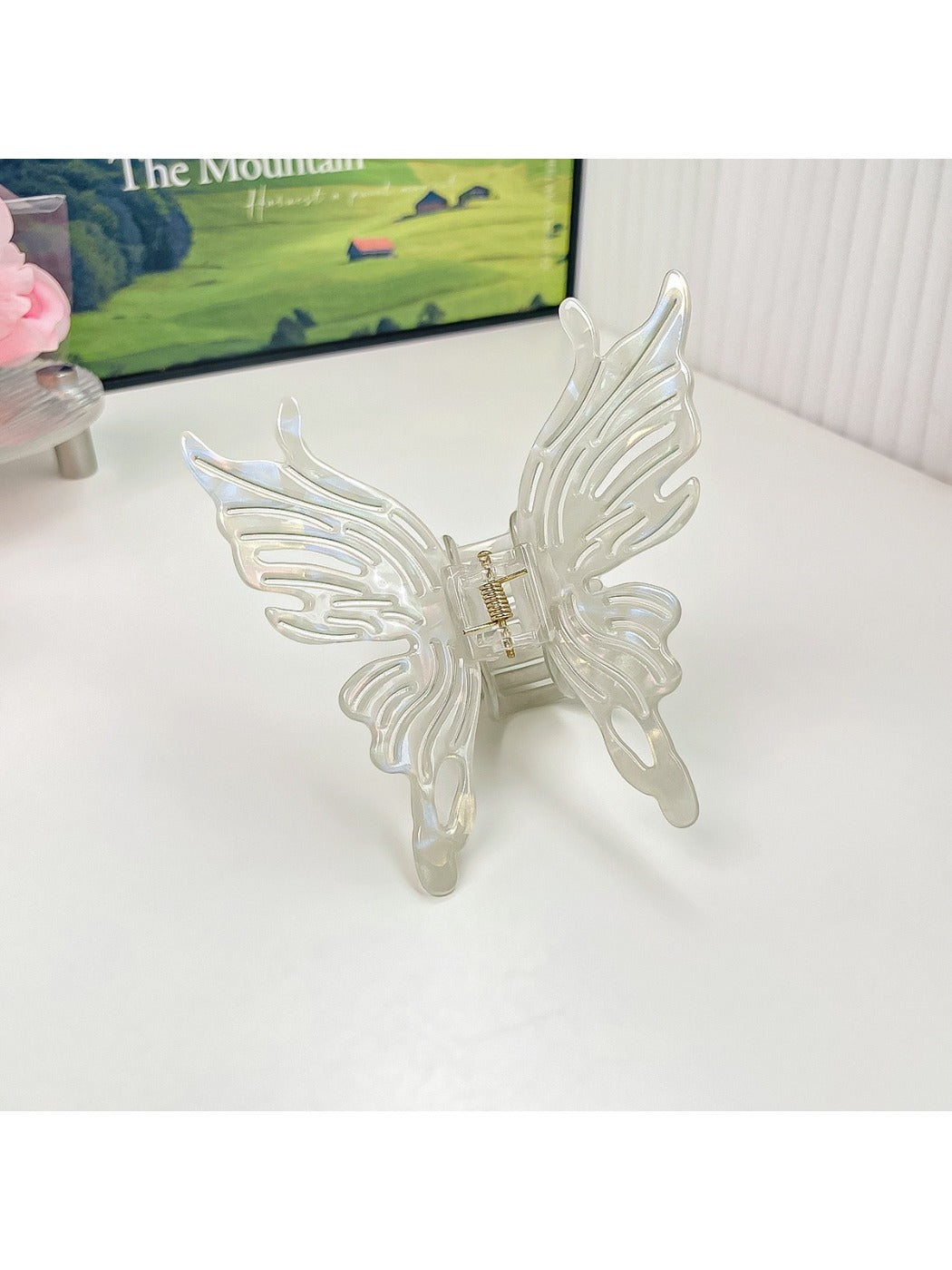 Beau - Minimalist Iridescent Hair Clip