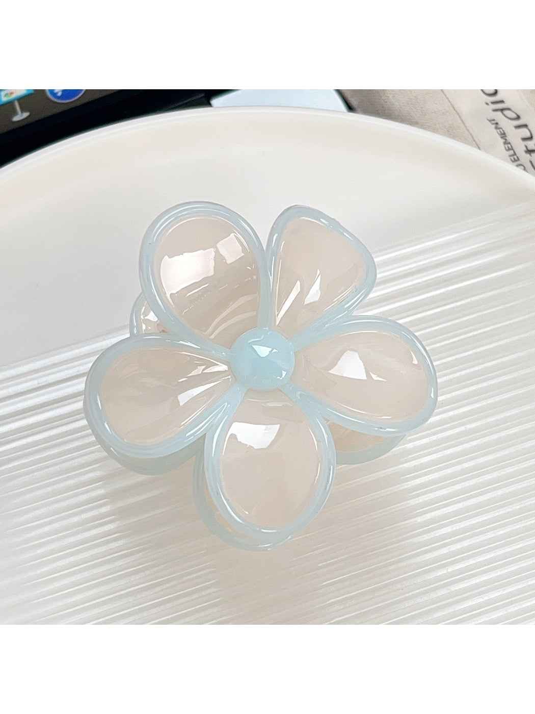 Beau - Fresh Style Floral Plastic Hair Claw Clip