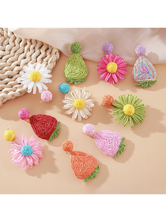 Beau raffia woven hair clip shaped like a strawberry flower on a white background