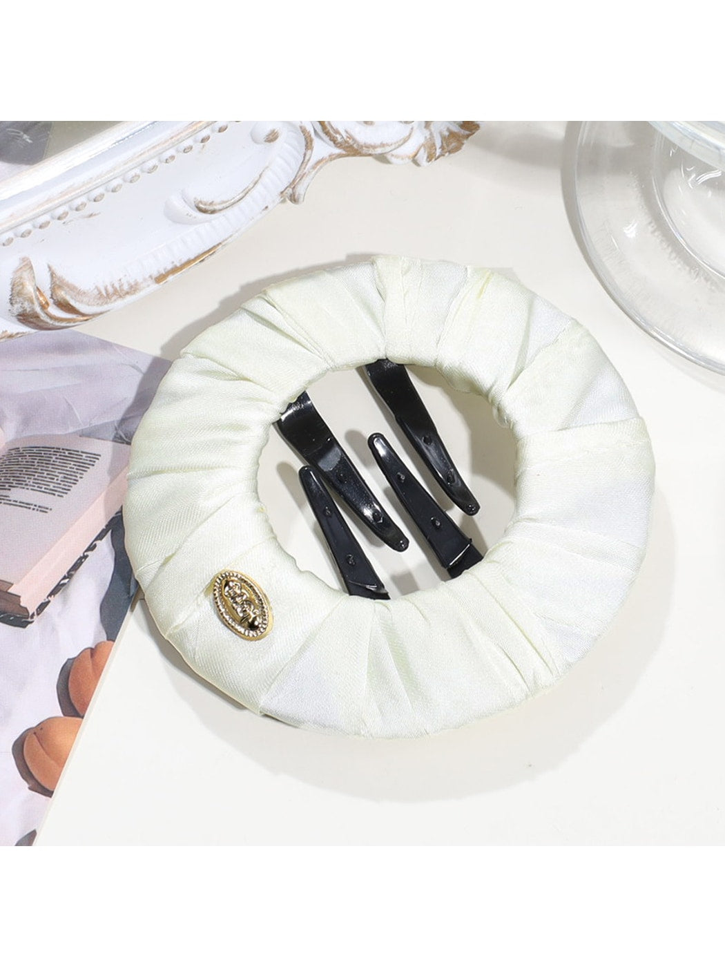 Beau - Minimalist Flat Round Polyester Claw Clip