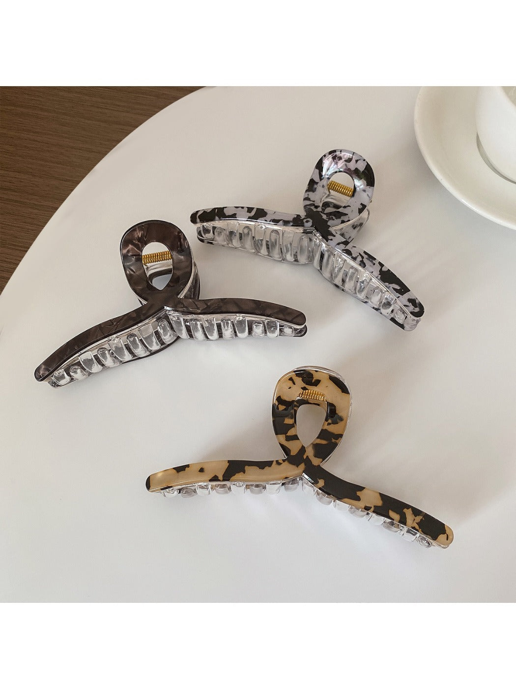 Beau - Vintage Marbled Crisscross Claw Clip