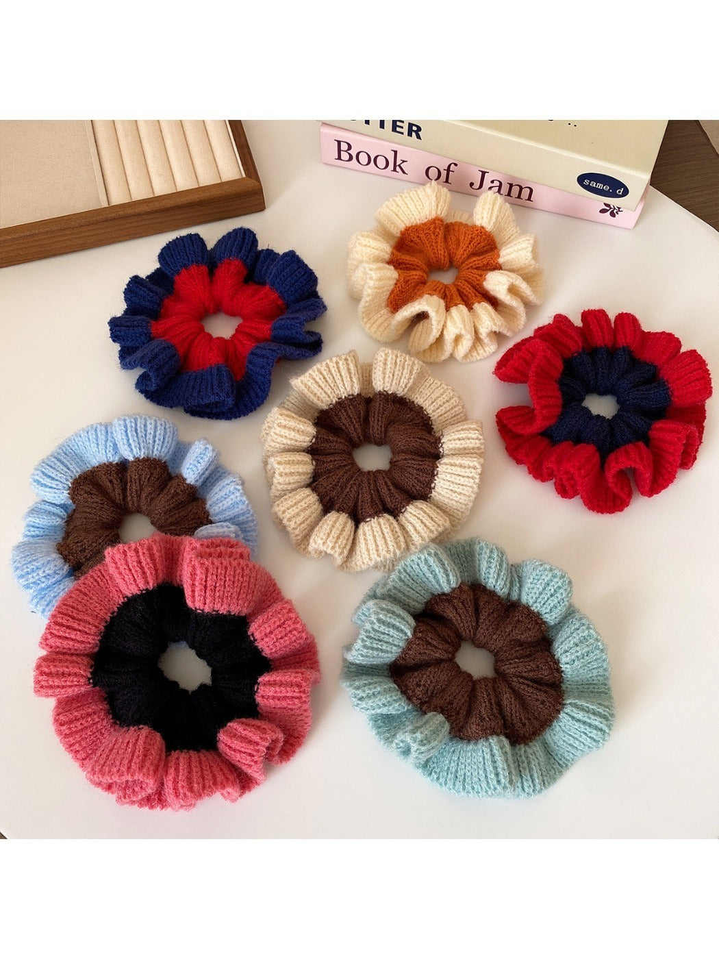 Gifty - Chunky Yarn Scrunchie Hair Tie
