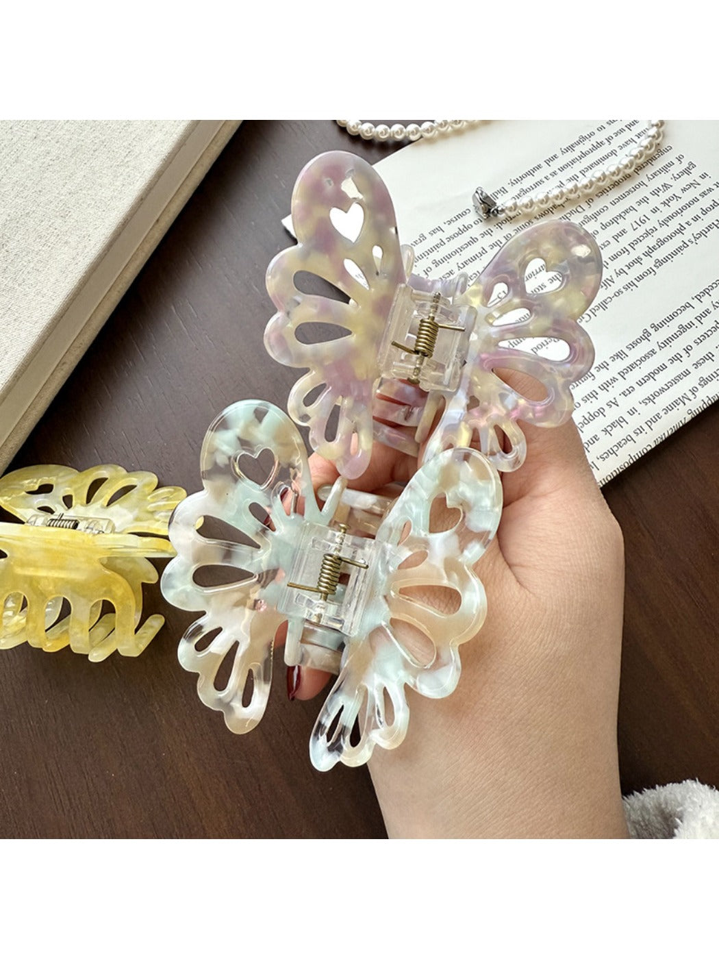 Beau - Elegant Hollow Out Butterfly Claw Clip