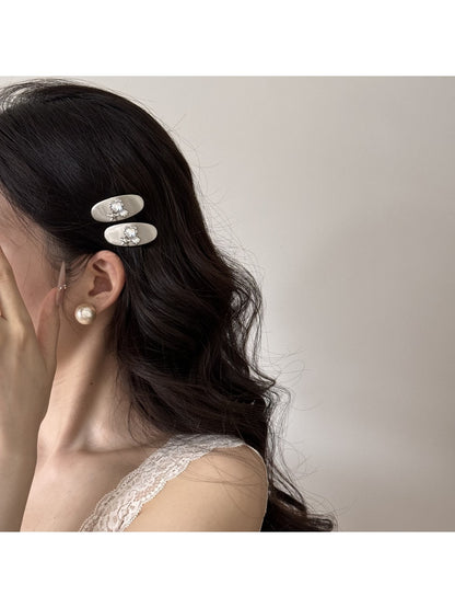 Beau - Oval Alloy Starfish Detail Side Hair Clip