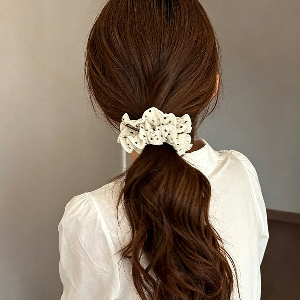 Gifty - Simple Pleated Polka Dot Scrunchie
