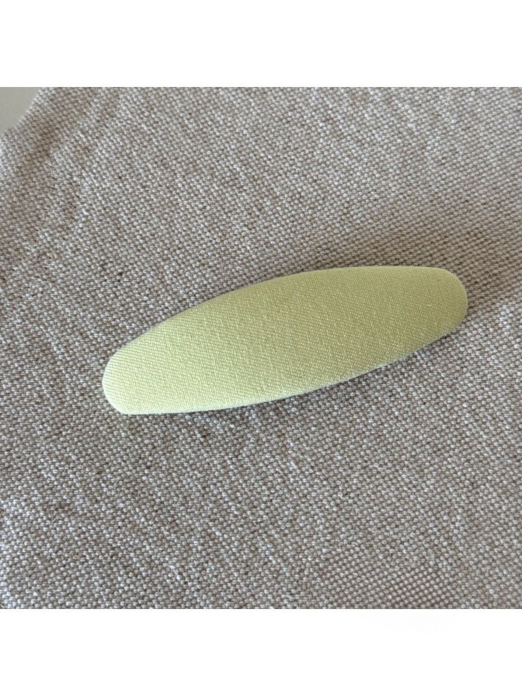 Beau - Oval Polka Dot Hair Clip