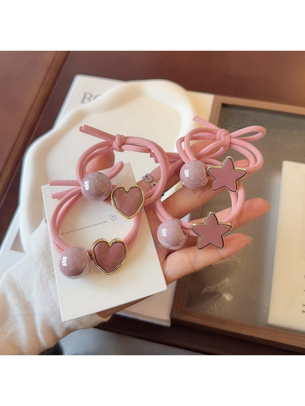 Gifty - Decorative Heart Design Elastic Hair Tie