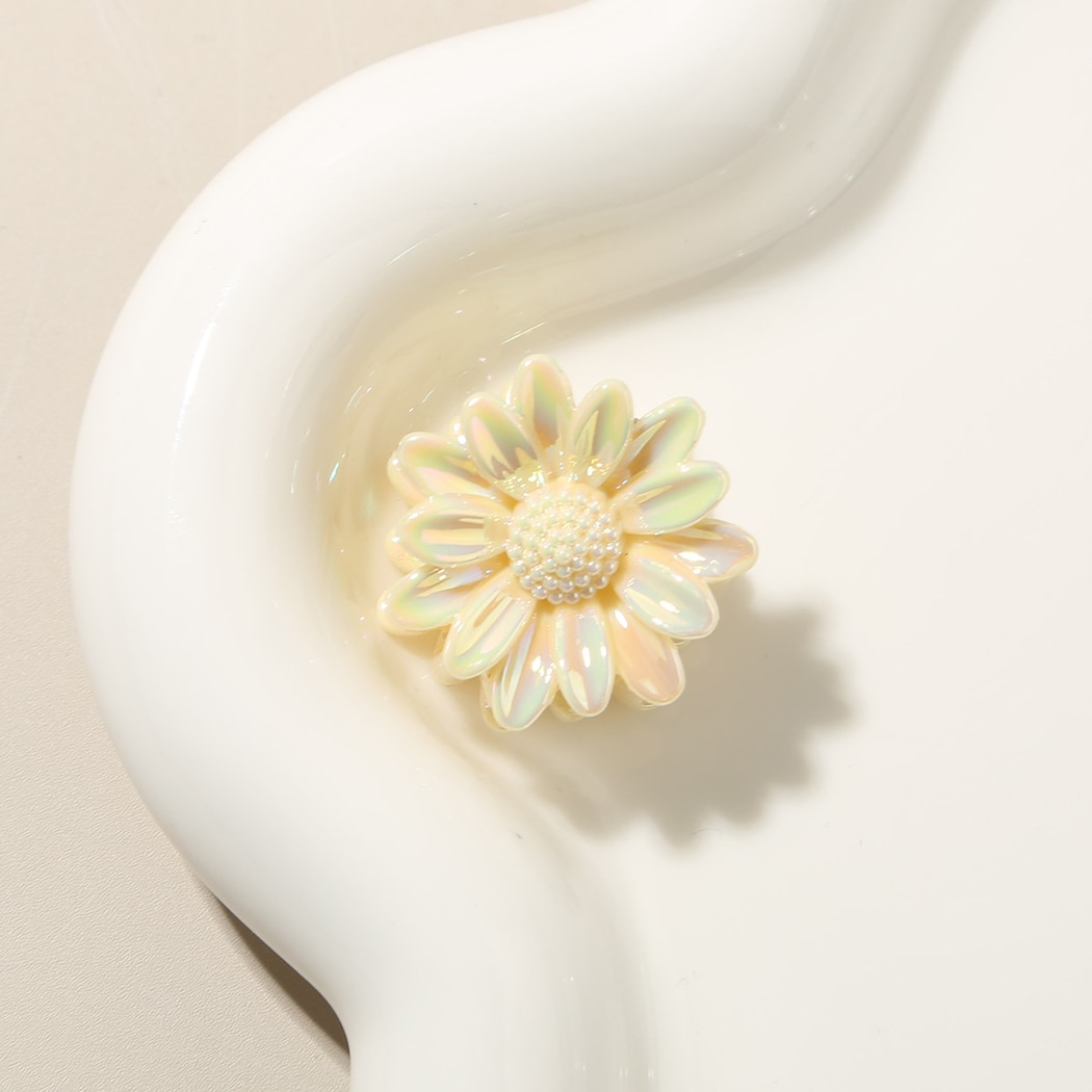 Beau - Minimalist Petal Shape Floral Claw Hair Clip