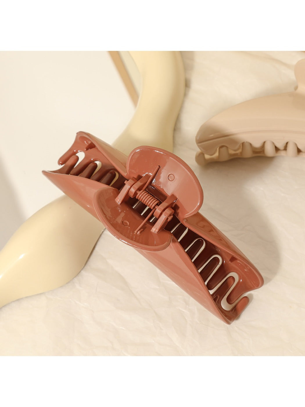 Beau - Glossy Minimalist Hair Clip