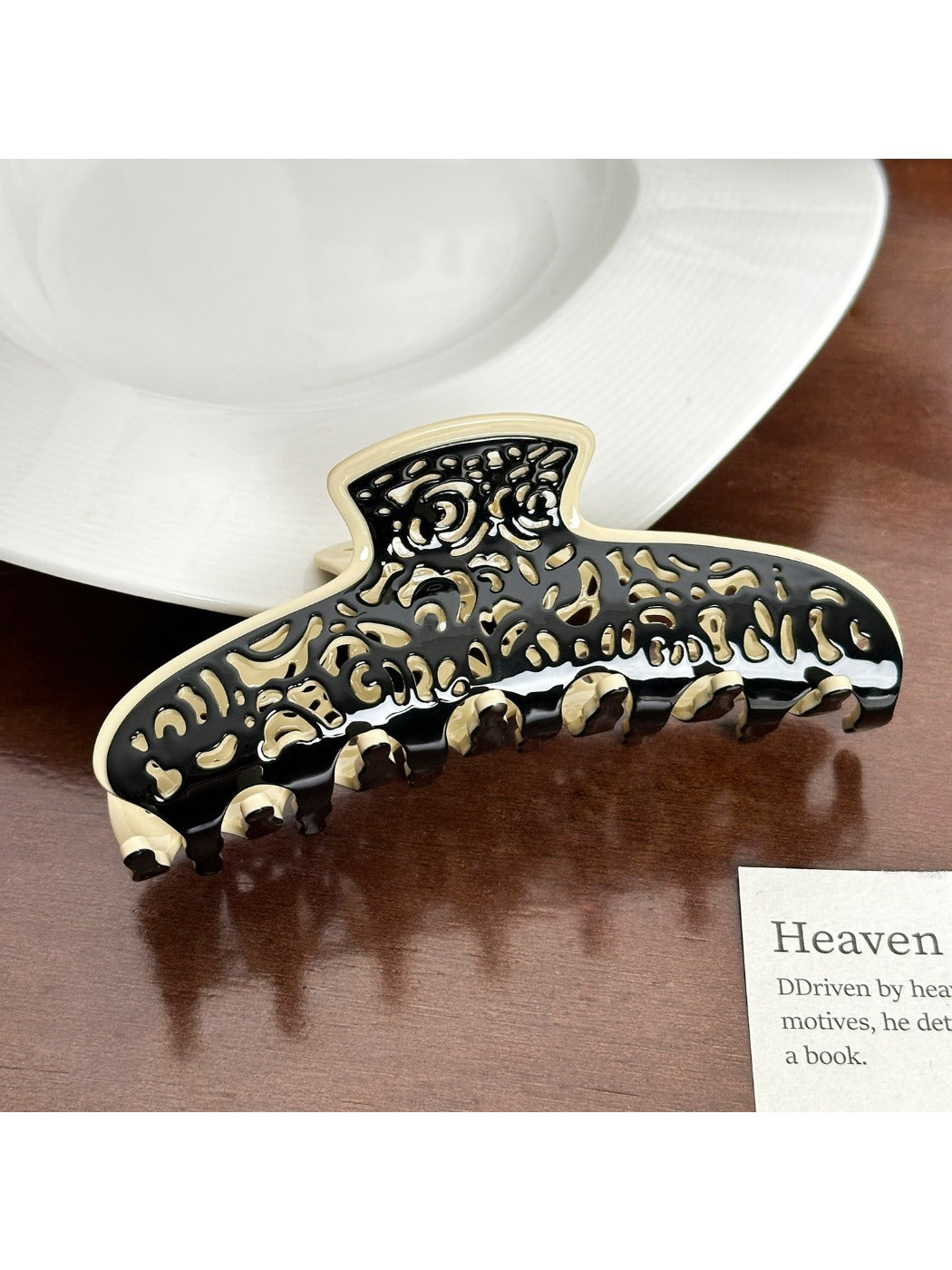 Beau - Embroidered Universal Shark Hair Clip