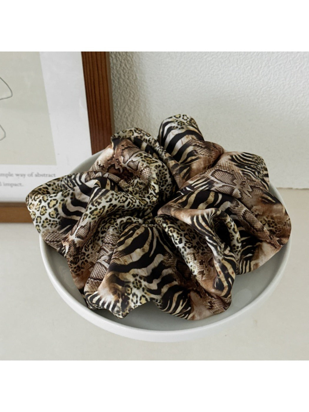 Gifty - Leopard Print Satin Scrunchie