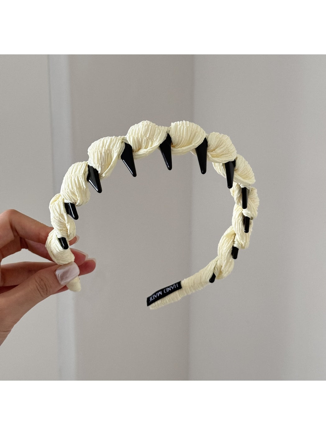 Gifty - Simple Modern Pleated Wavy Headband