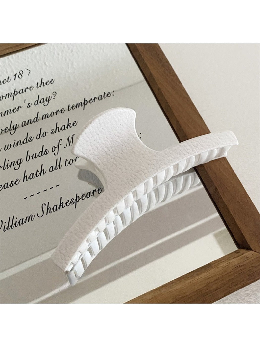 Beau - White Geometric Shaped Hair Claw Clip