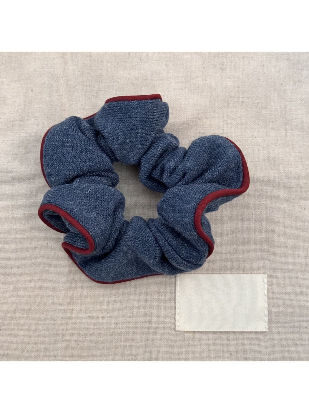 Gifty - Elegant Colored Edge Scrunchie