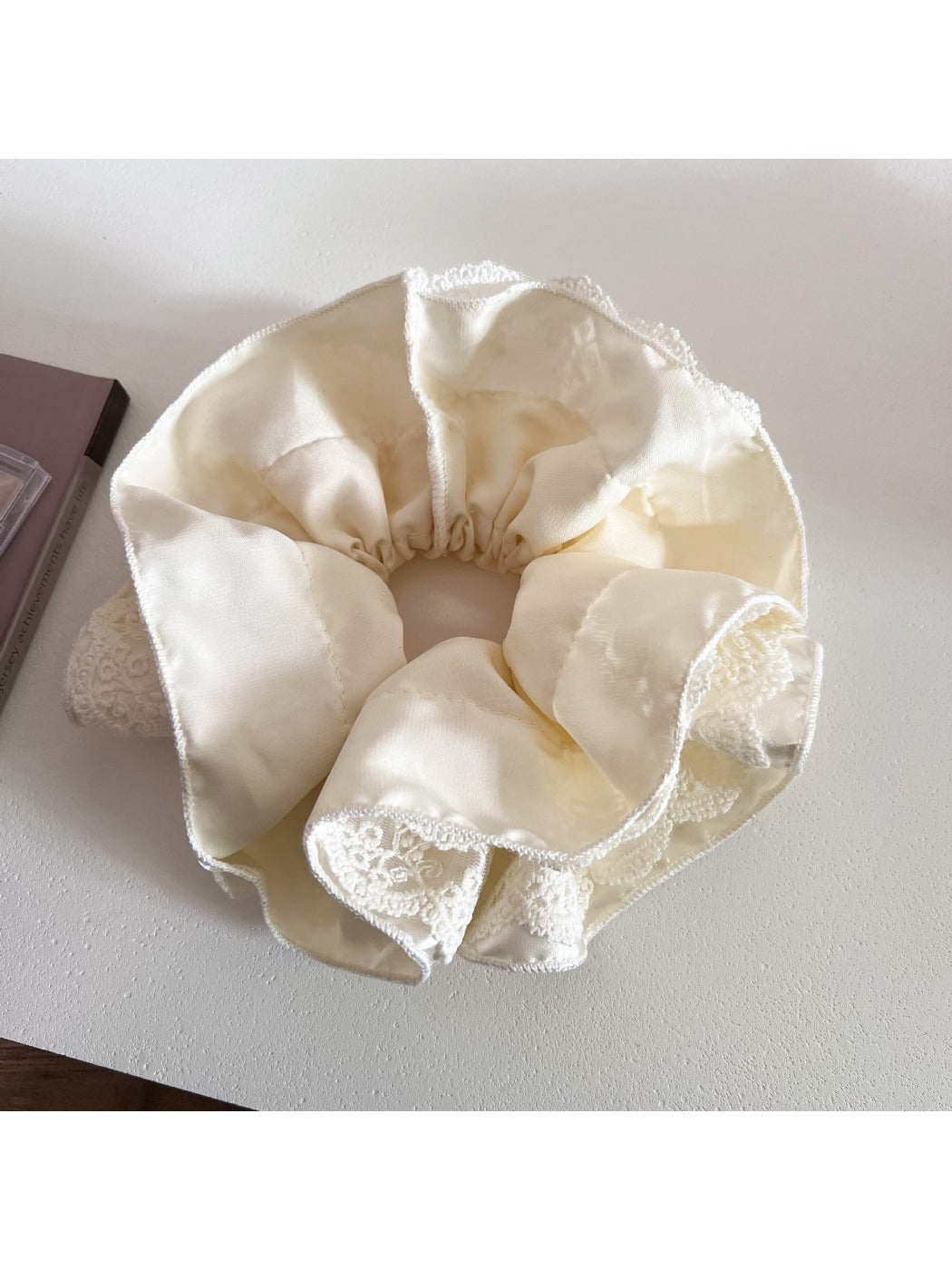 Gifty - Vintage Lace Trim Scrunchie