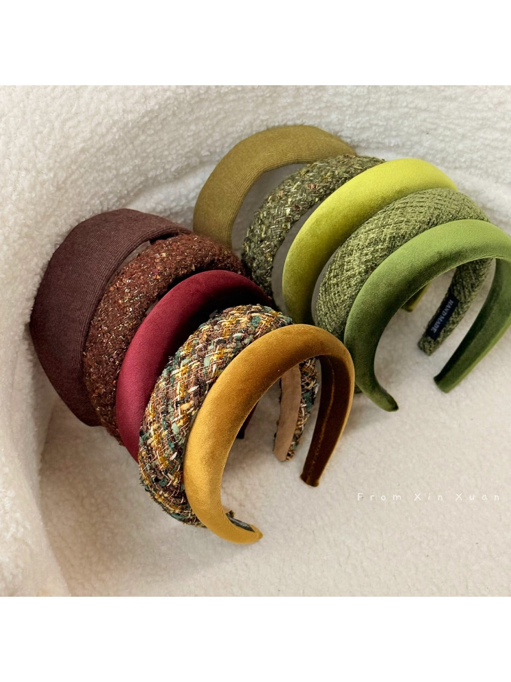 Side view of Gifty classic headband showing its curved shape