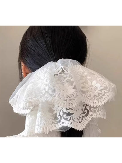 Gifty - Elegant Floral Embroidery Scrunchie