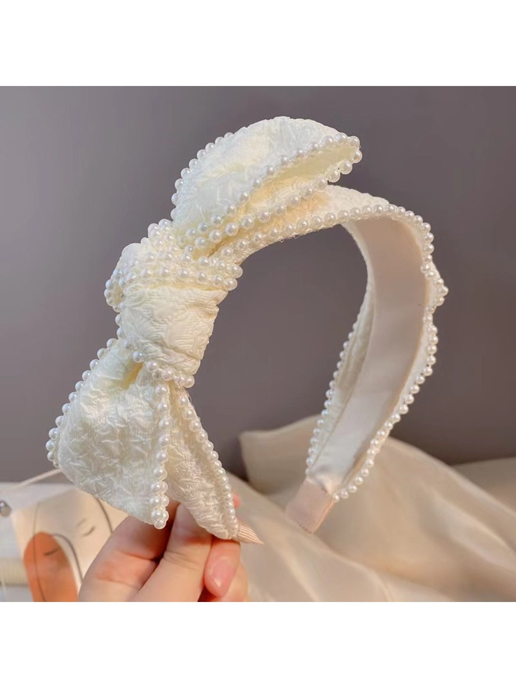 Fashionable beaded bow headband in black, perfect for chic and elegant looks