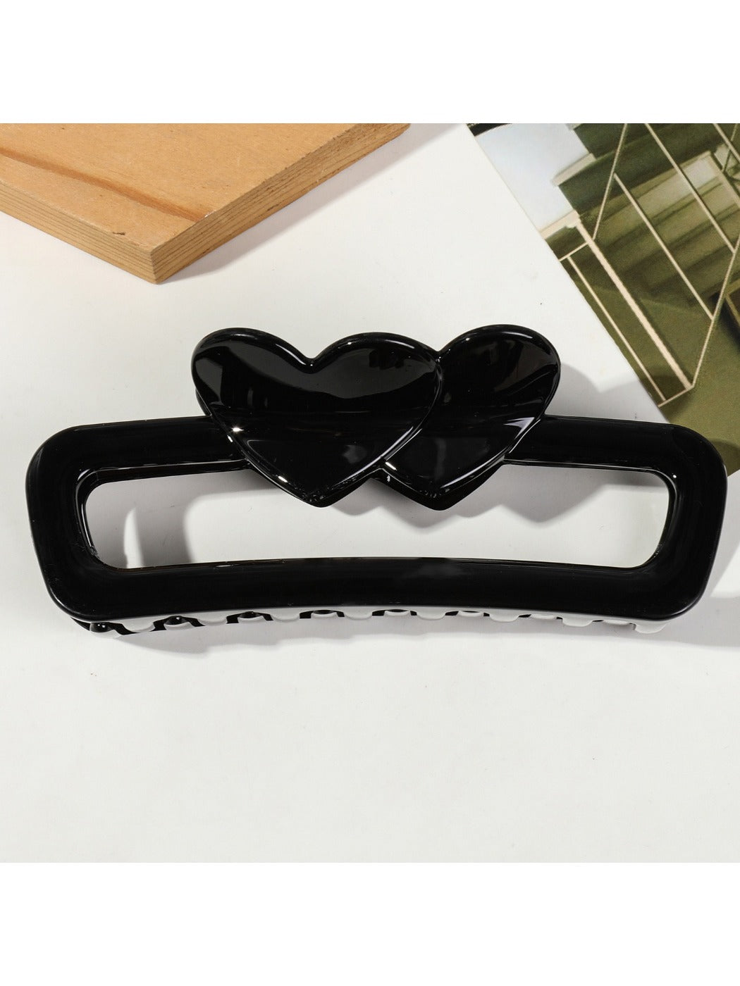 Beau - Hollow Heart Hair Claw Clip