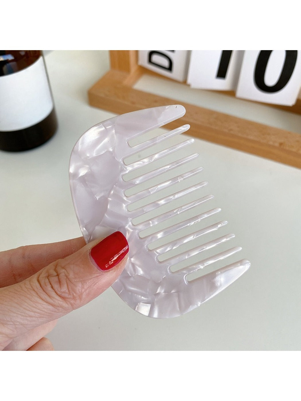 Camerow - Light Colored Portable Comb